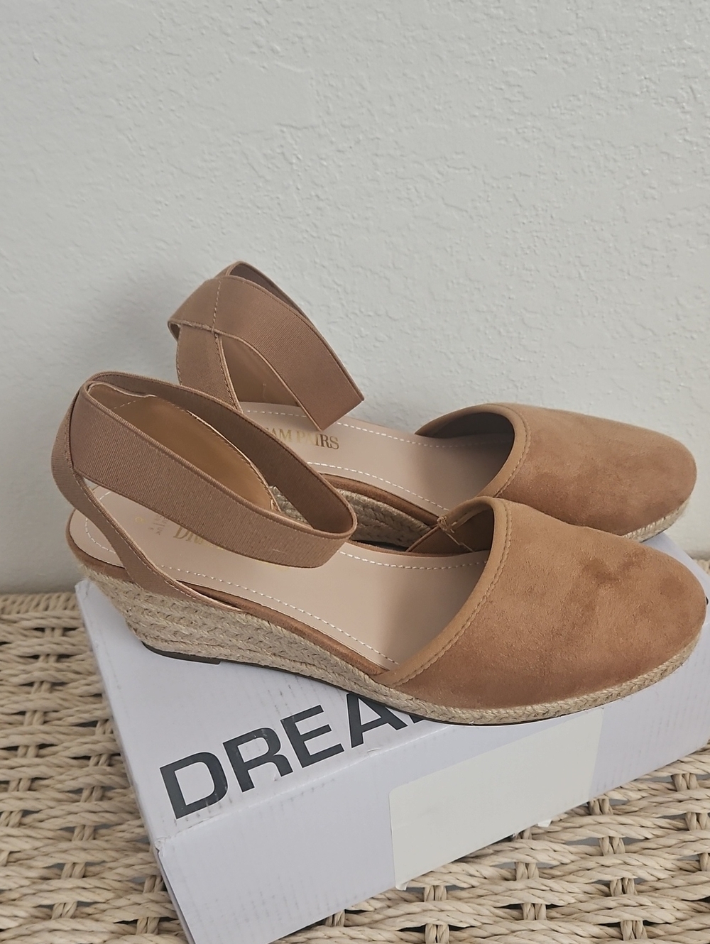 Womens SIZE 8 DREAM PARIS wedge heels
